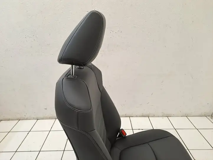 Toyota RAV 4 (XA50) (2018 - ) 67614X1B18 Комплект салона — фото 2