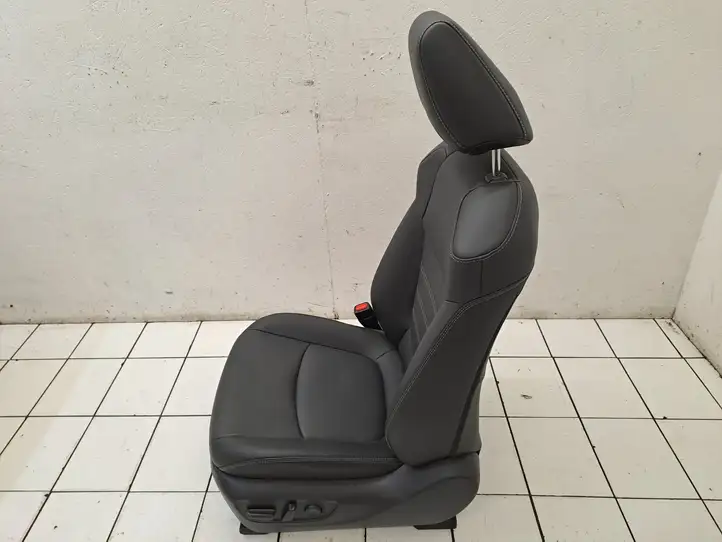 Toyota RAV 4 (XA50) (2018 - ) 67614X1B18 Комплект салона — фото 34