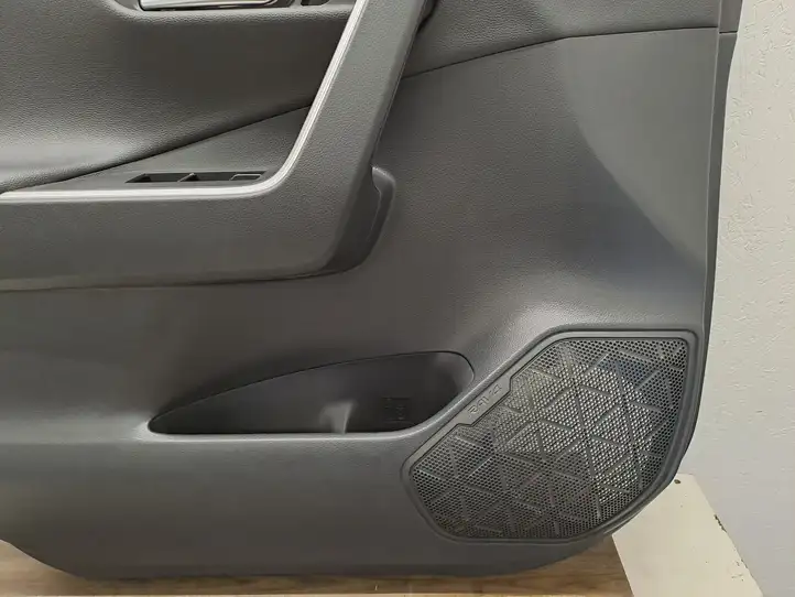 Toyota RAV 4 (XA50) (2018 - ) 67614X1B18 Комплект салона — фото 69
