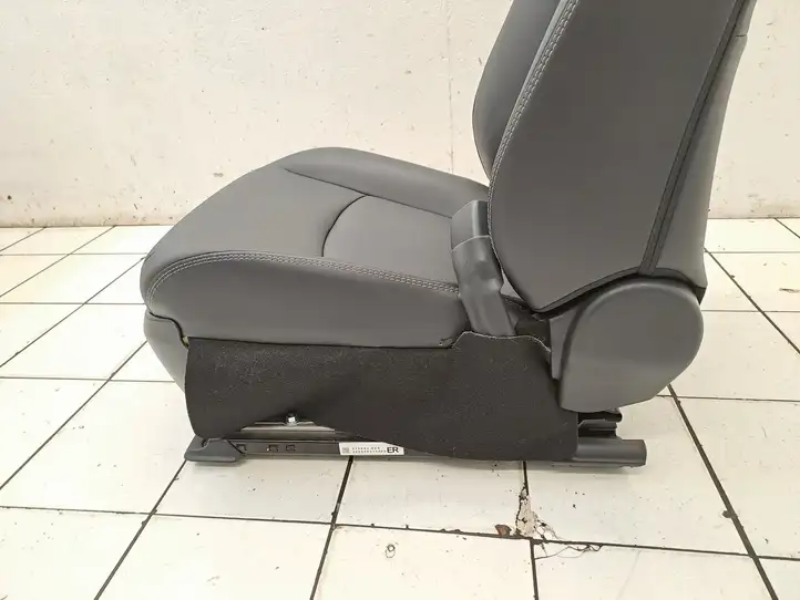 Toyota RAV 4 (XA50) (2018 - ) 67614X1B18 Комплект салона — фото 81