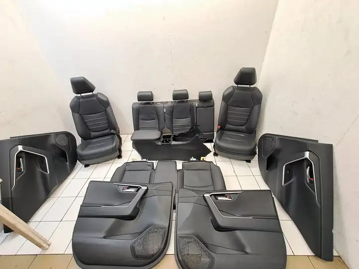Toyota RAV 4 (XA50) (2018 - ) 67614X1B18 Комплект салона — фото 113