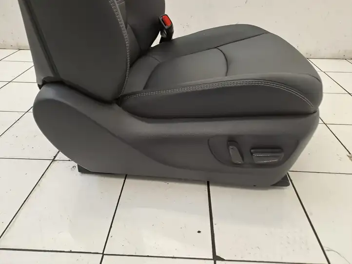 Toyota RAV 4 (XA50) (2018 - ) 67614X1B18 Комплект салона — фото 127