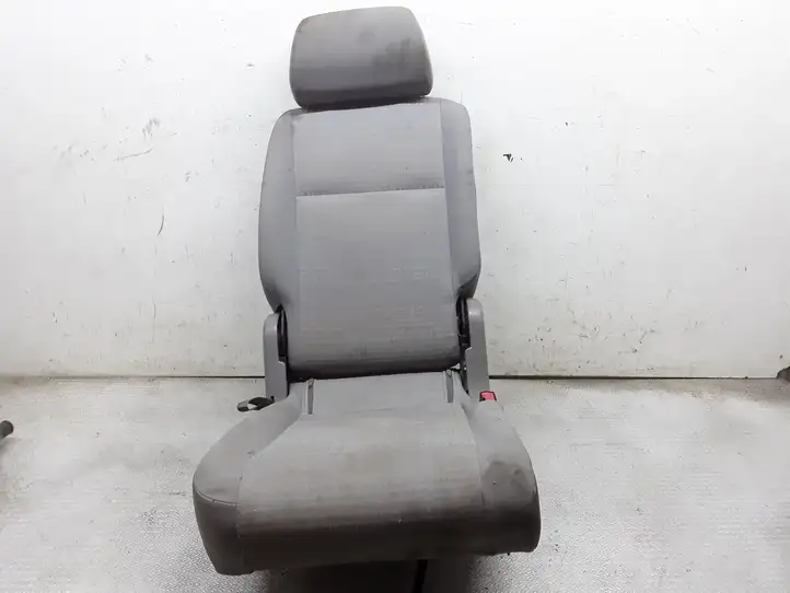 Volkswagen Caddy (2004 - 2010) Второй ряд сидений — фото 3