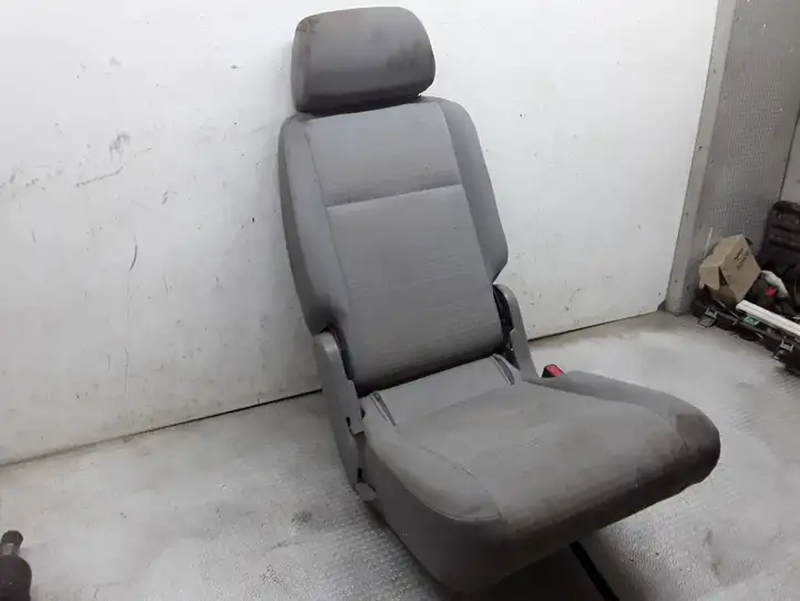 Volkswagen Caddy (2004 - 2010) Второй ряд сидений — фото 4