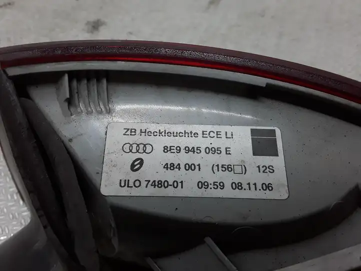Audi A4 S4 B7 8E 8H (2004 - 2009) 8E9945095E Задний фонарь в кузове — фото 2