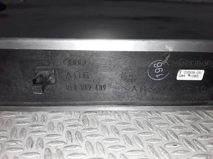 Audi A4 S4 B7 8E 8H (2004 - 2009) 8E0867409 Прочая отделка передней двери — фото 3