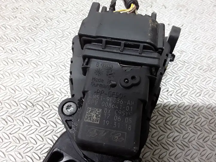 Volvo V50 (2004 - 2008) 4M519F836AH Педаль акселератора — фото 2