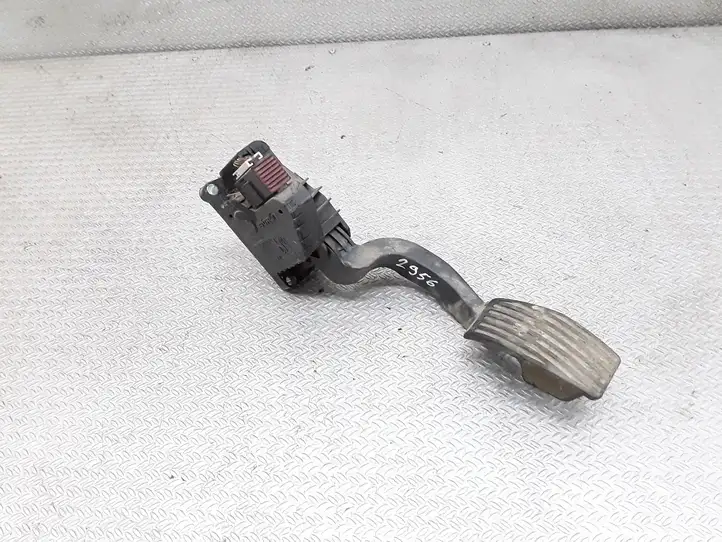 Opel Corsa D (2006 - 2010) 55702020 Педаль акселератора — фото 1