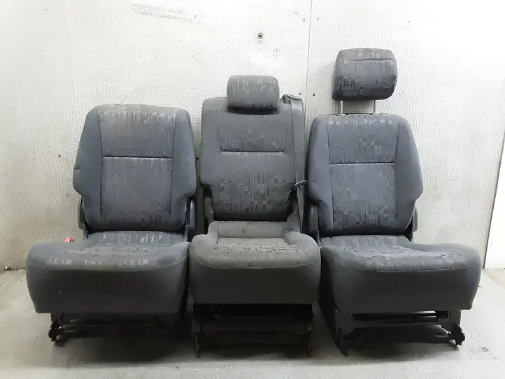 Toyota Previa (XR30, XR40) II (2000 - 2006) Второй ряд сидений — фото 1