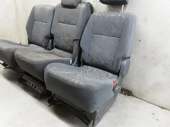 Toyota Previa (XR30, XR40) II (2000 - 2006) Второй ряд сидений — фото 2