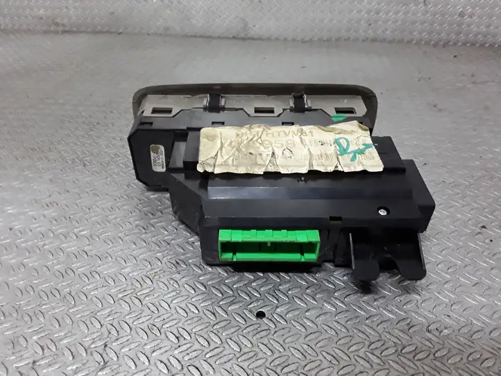 Volvo V70 (2000 - 2004) 30658146 Кнопка стеклоподъемников — фото 2