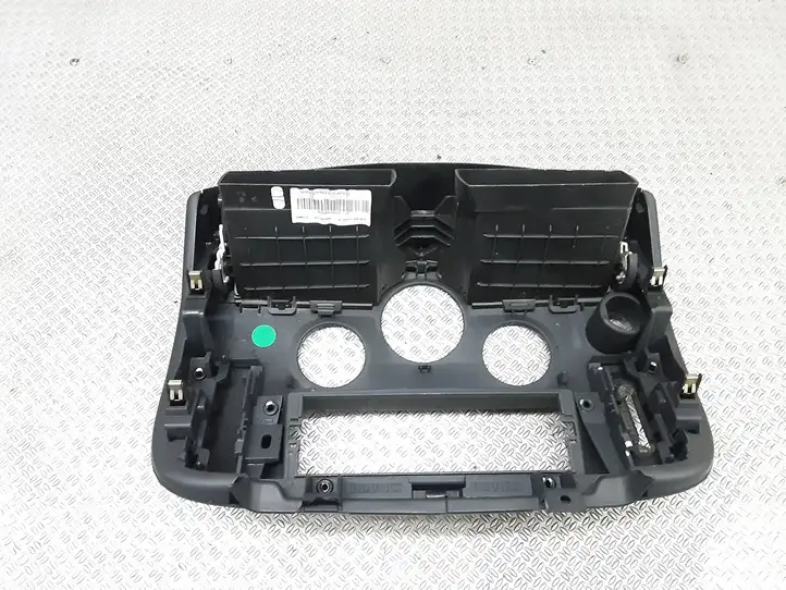 Renault Megane II (2002 - 2005) 8200140713 Центральный воздушный дефлектор — фото 3