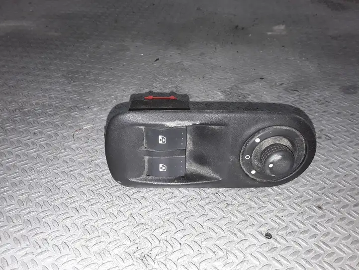 Renault Master II (2004 - 2010) 8200206602 Кнопка стеклоподъемников — фото 1