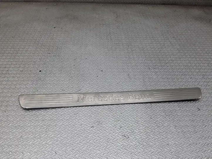Mercedes-Benz A W176 (2012 - 2018) A2466800135 Внутренняя отделка переднего порога — фото 1