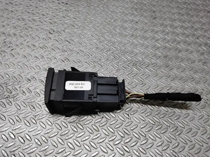 Volkswagen Polo (2005 - 2009) 6Q0959621 Кнопка обогрева стекла — фото 2