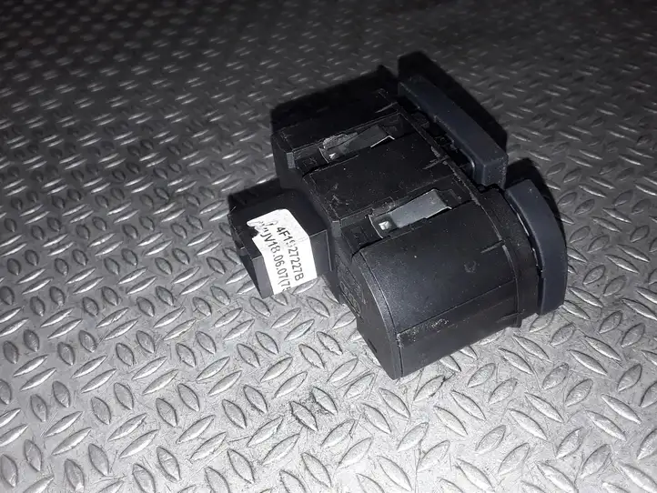 Audi A6 S6 C6 4F (2004 - 2008) 4F1927227B Кнопка бардачка — фото 2