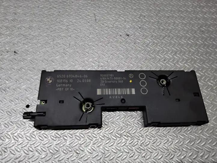 BMW 3 E90 E91 (2005 - 2012) 6520693484606 Усилитель антенны — фото 1