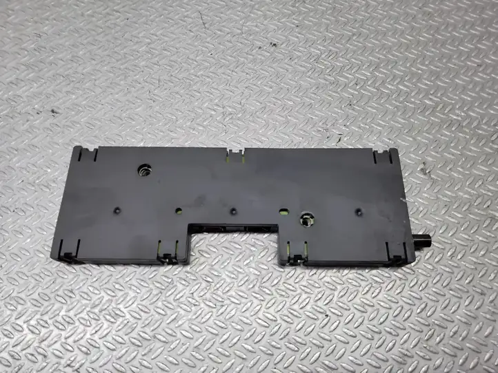 BMW 3 E90 E91 (2005 - 2012) 6520693484606 Усилитель антенны — фото 2