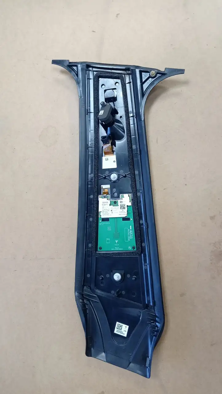 Tesla Model Y (2019 - 2024) 178529900B Наружная накладка стойки B — фото 7