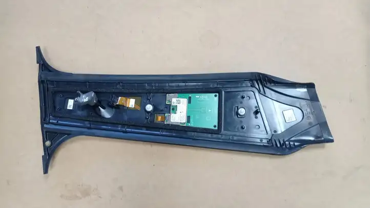 Tesla Model Y (2019 - 2024) 178530000B Наружная накладка стойки B — фото 8