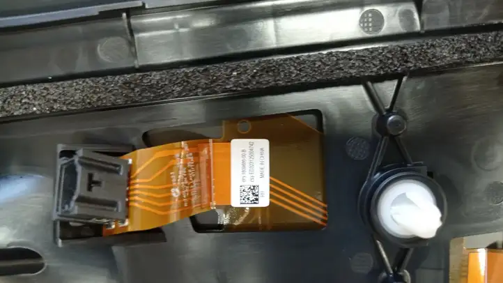 Tesla Model Y (2019 - 2024) 178530000B Наружная накладка стойки B — фото 9