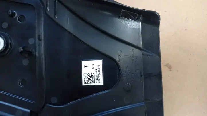 Tesla Model Y (2019 - 2024) 178530000B Наружная накладка стойки B — фото 10