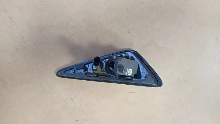 Tesla Model Y (2019 - 2024) 182073500C Боковая камера в крыле — фото 5