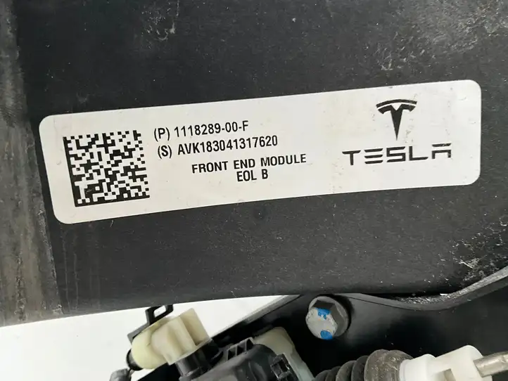 Tesla Model 3 (2017 - 2023) 111828900E Верхняя панель радиатора — фото 2