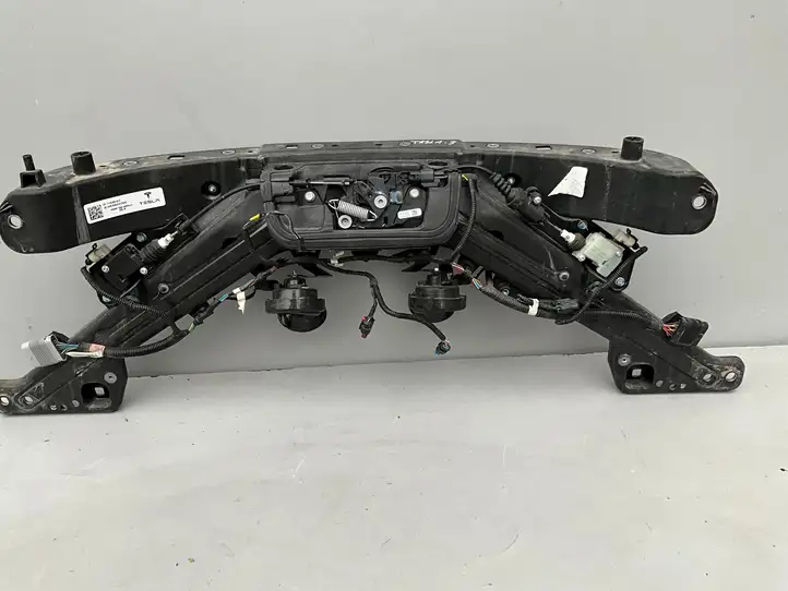 Tesla Model 3 (2017 - 2023) 111828900E Верхняя панель радиатора — фото 7