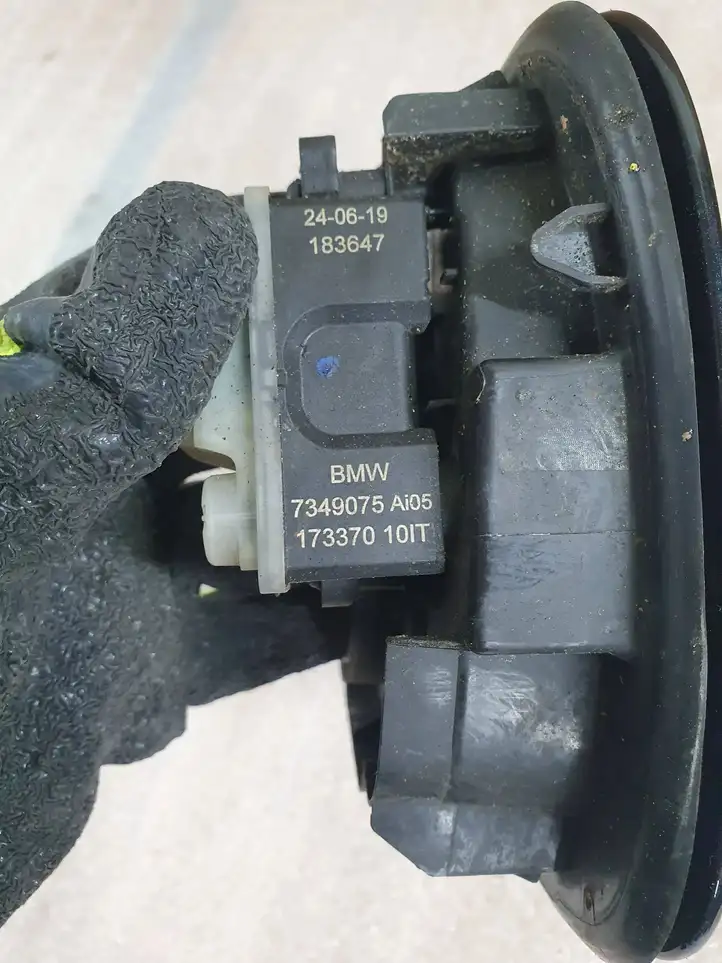BMW 3 G20 G21 (2019 - ) 7433440 Крышка зарядного разъема — фото 7