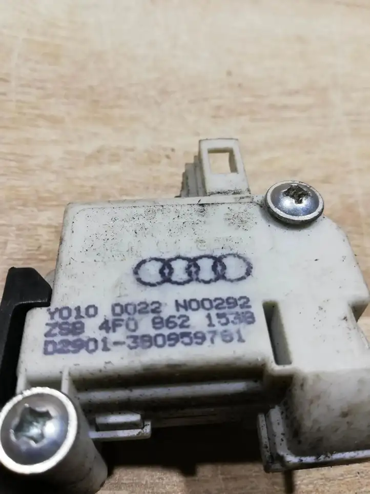 Audi A6 S6 C6 4F (2004 - 2008) 380959781 Привод замка крышки топливного бака — фото 3