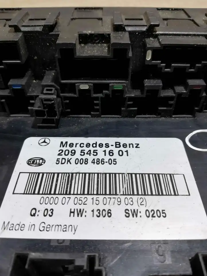 Mercedes-Benz C W203 (2000 - 2007) 2095451601 Блок предохранителей — фото 3