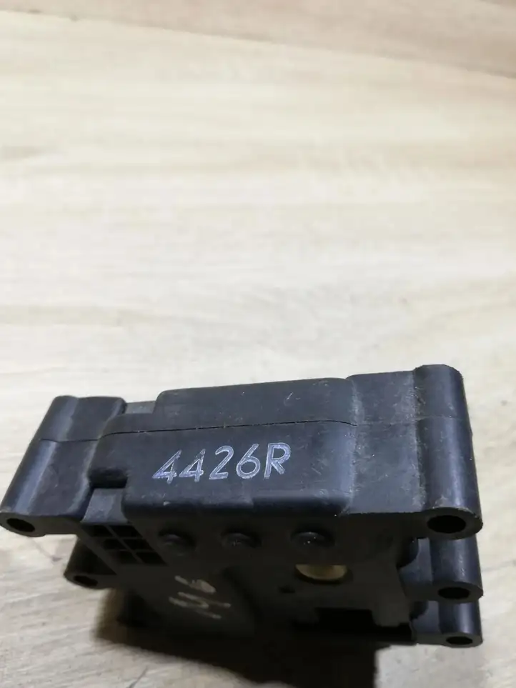 Toyota Avensis T250 (2003 - 2006) 4426r Двигатель задвижки потока воздуха — фото 3