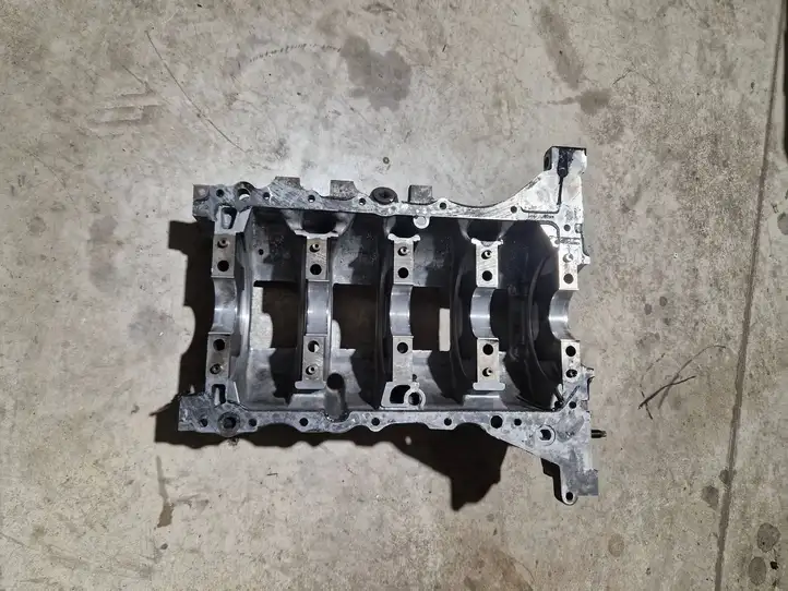 Opel Crossland X (2020 - ) 9685737310 Крышка коленчатого вала — фото 1