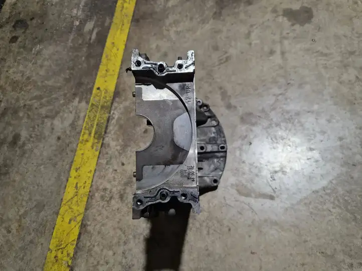 Opel Crossland X (2020 - ) 9685737310 Крышка коленчатого вала — фото 3