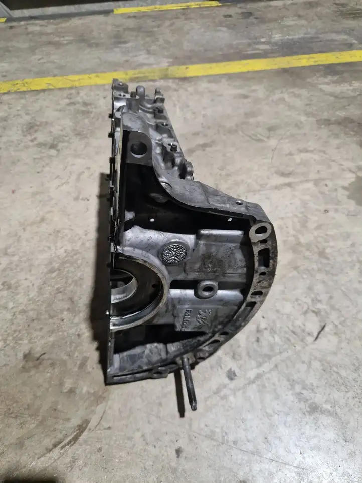 Opel Crossland X (2020 - ) 9685737310 Крышка коленчатого вала — фото 7