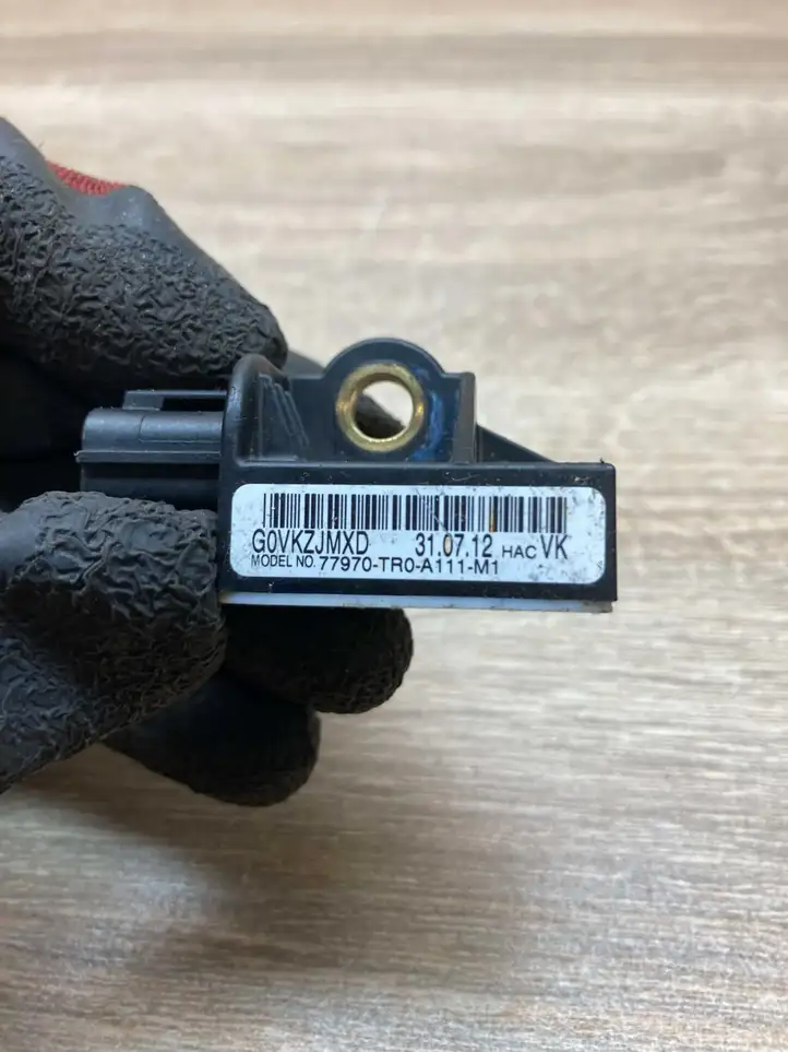 Honda Accord (2008 - 2016) 77970TR0A111M1 Датчик удара SRS — фото 5