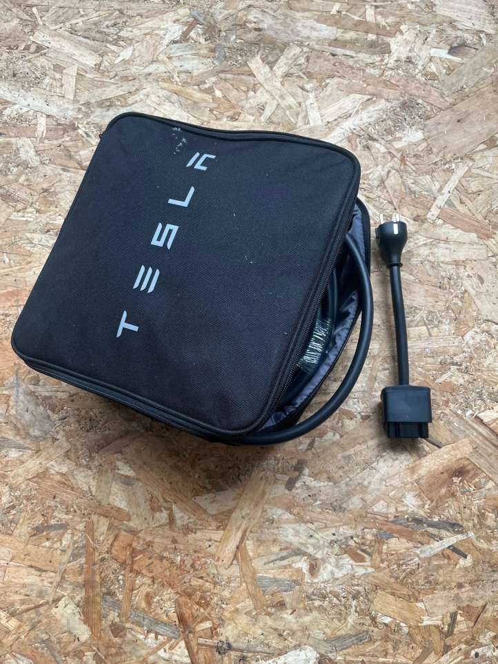 113445100E Tesla Model 3 Elektromobilio įkrovimo laidas