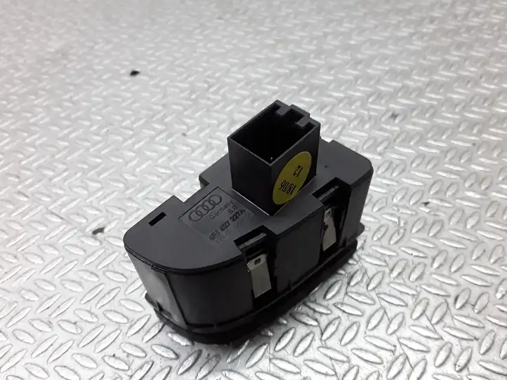 Audi A6 S6 C6 4F (2004 - 2008) 4F1927227A Кнопка бардачка — фото 2
