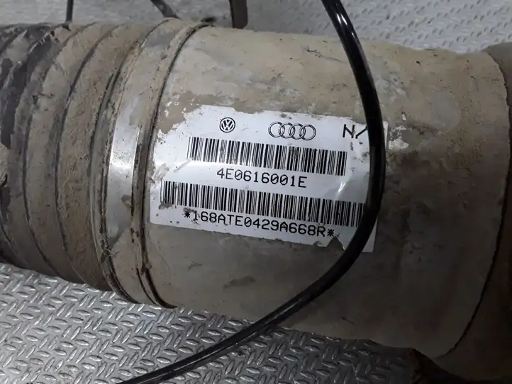 Audi A8 S8 D3 4E (2005 - 2007) 4E0616001E Задняя пневмостойка — фото 2