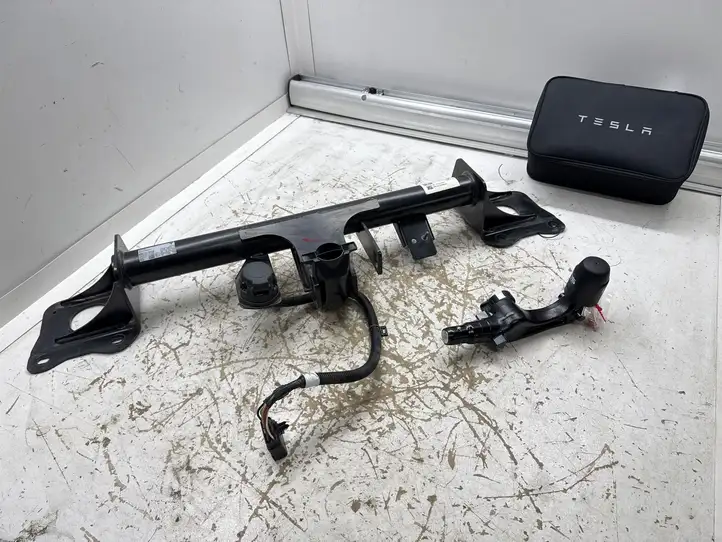 Tesla Model Y (2019 - 2024) 153635600A Комплект буксировочного крюка — фото 1