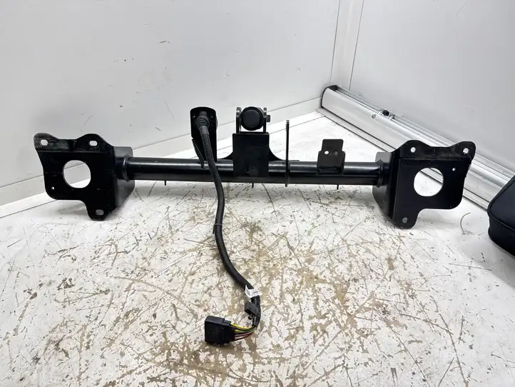 Tesla Model Y (2019 - 2024) 153635600A Комплект буксировочного крюка — фото 10