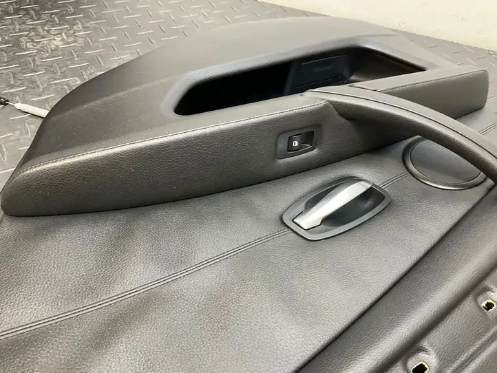 BMW 5 E60 E61 (2004 - 2010) Обшивка передней двери — фото 25