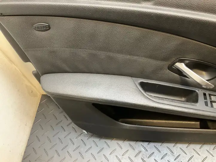 BMW 5 E60 E61 (2004 - 2010) Обшивка передней двери — фото 32