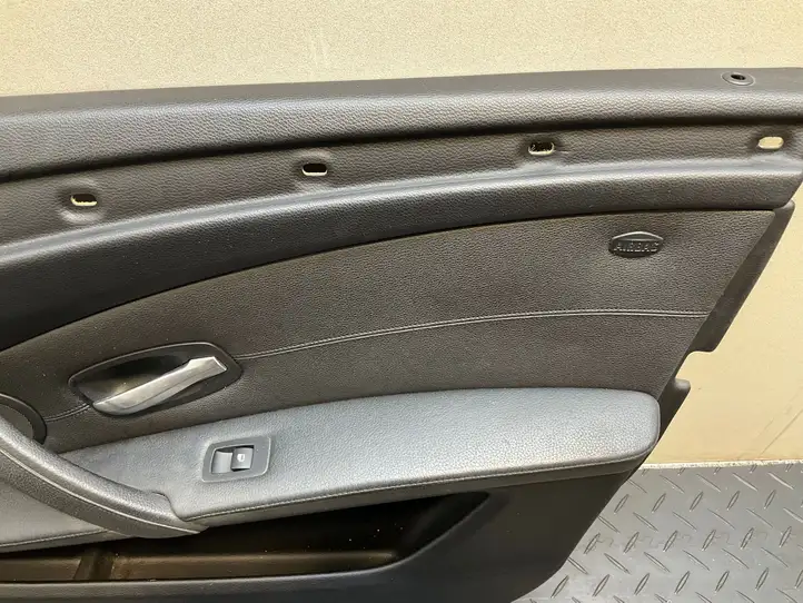 BMW 5 E60 E61 (2004 - 2010) Обшивка передней двери — фото 7