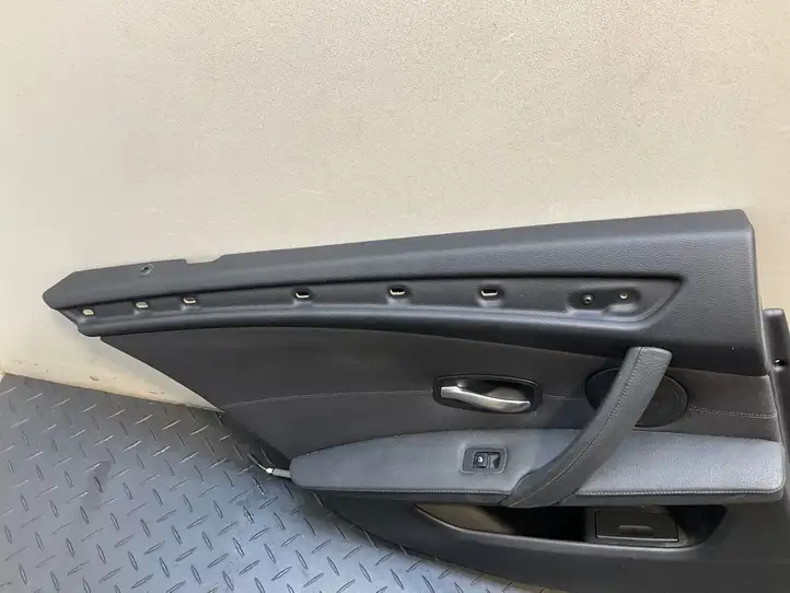 BMW 5 E60 E61 (2004 - 2010) Обшивка передней двери — фото 15