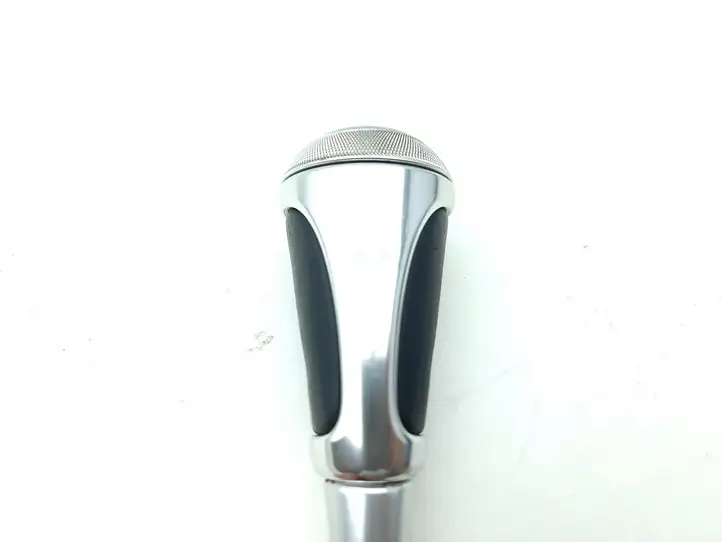 Bentley Continental Flying Spur    Отделка рычага переключения передач (кожа, головка)