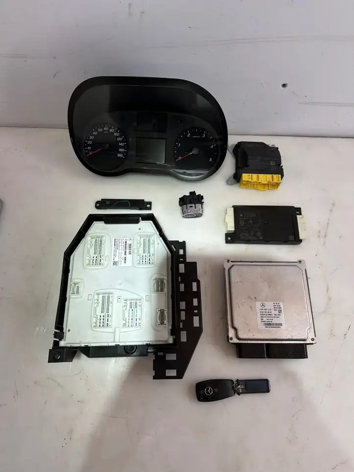 Mercedes-Benz Sprinter W907 W910 (2018 - )  A9079009205 Комплект зажигания