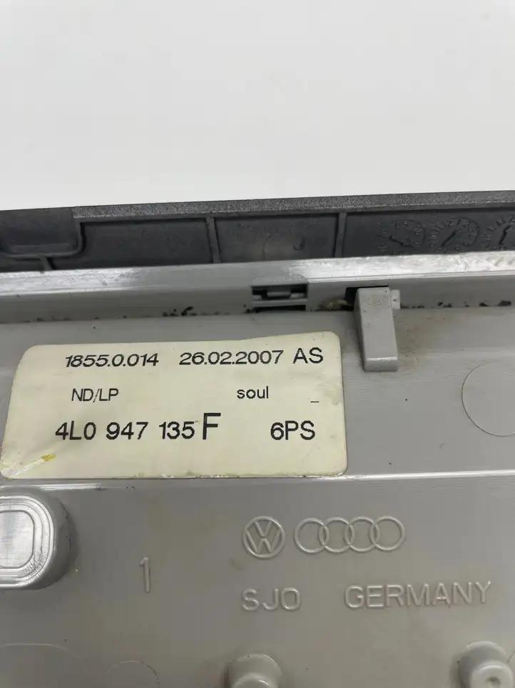 Audi Q7 4L (2005 - 2009) 4L0947135F Включатель освещения интерьера — фото 3