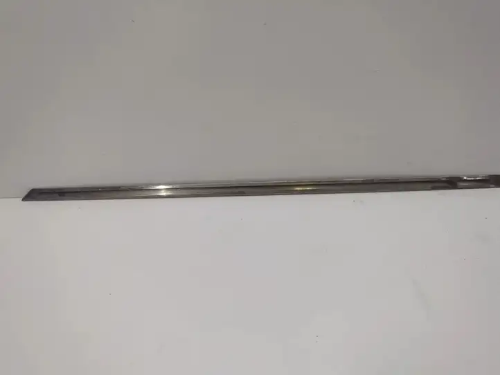 Bentley Continental Flying Spur     Отделка дверей (молдинги) задней двери